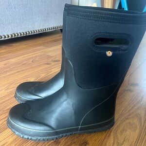 Bogs boys size 5 boots